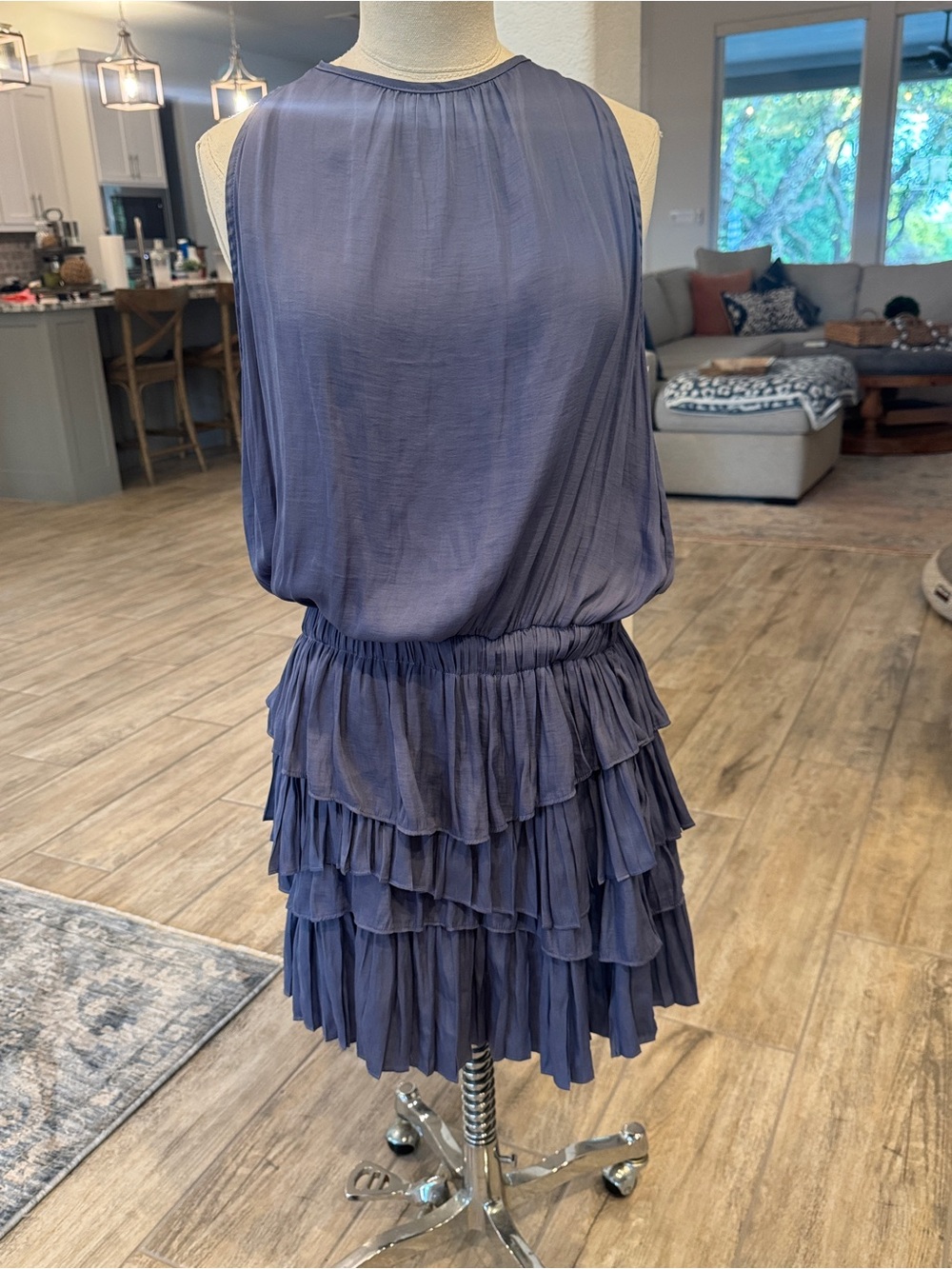 Do+Be Blue Sleeveless Tiered Pleat Dress size large - great for summer vacation